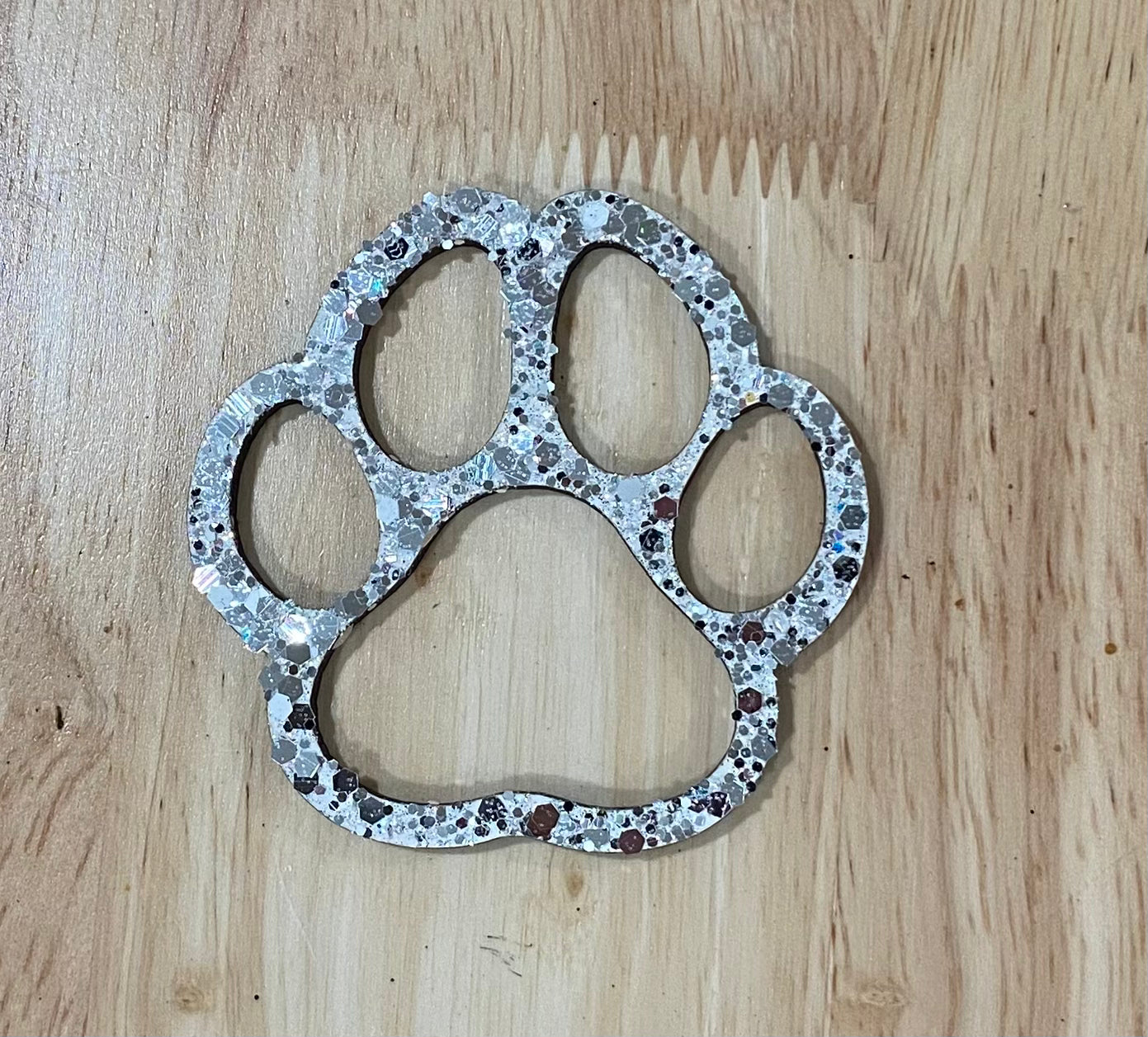 Paw Print Mum Embellishment